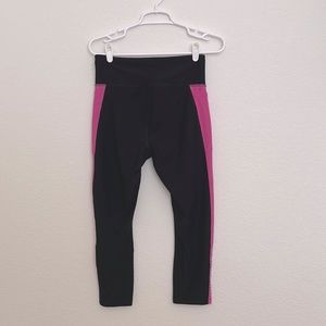 Black and magenta capri cut workout leggings